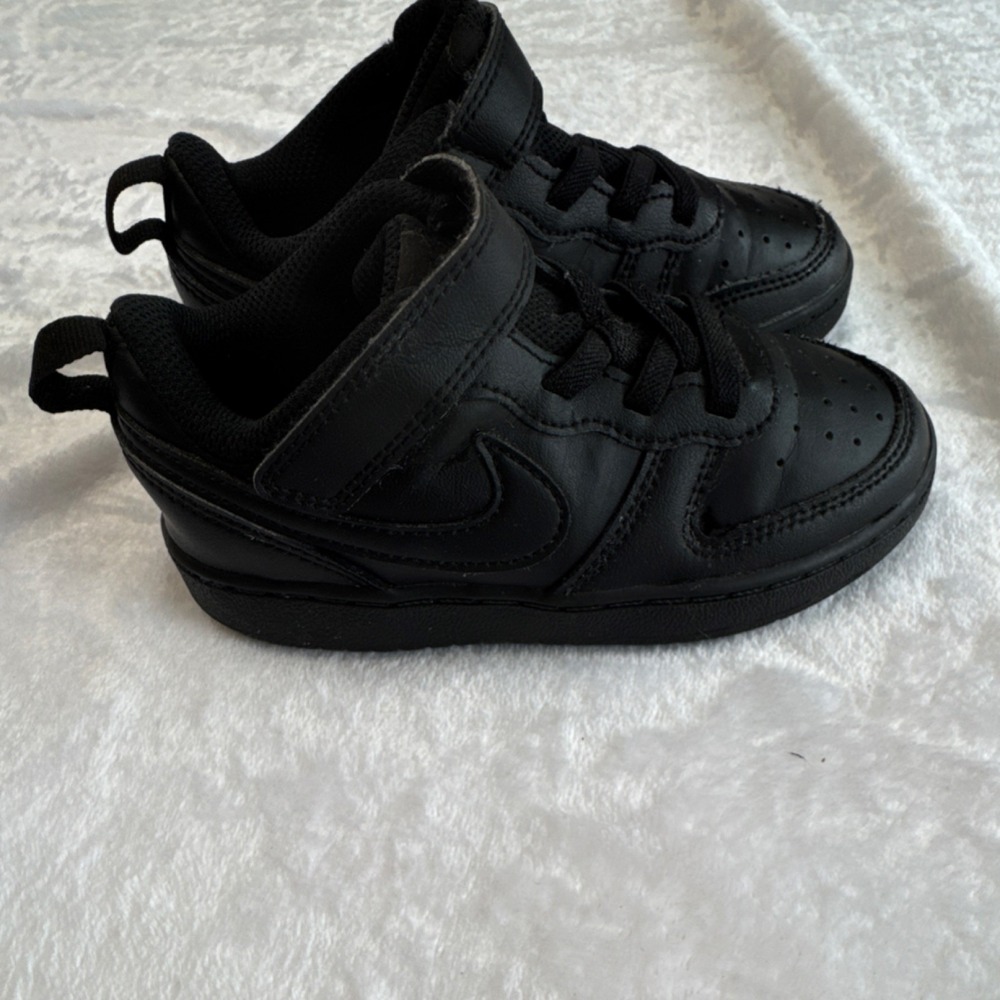 Nike Boys Black Sneakers BQ5453-001 US 9C UK 8.5 EU 26 Leather Low Top